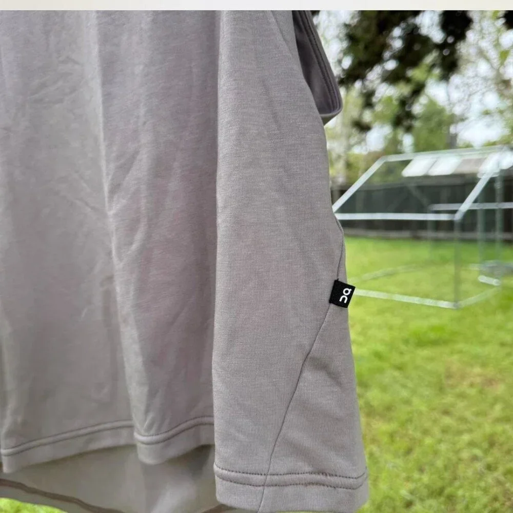 On Cloud Running Top Size Small - Picture 3 of 4
